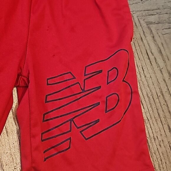 Red athletic shorts New Balance size M 5/6 - Picture 3 of 7